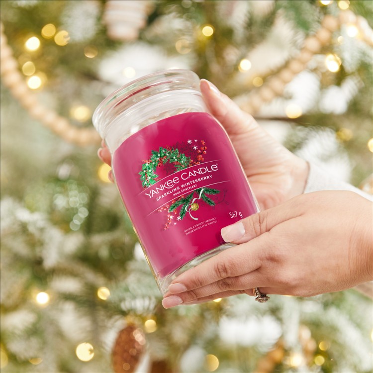 Bild von Sparkling Winterberry Signature Large Jar